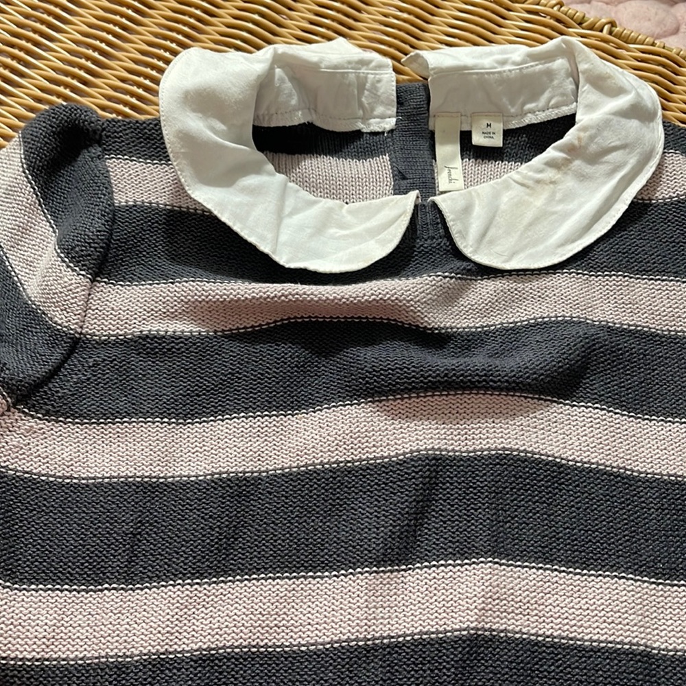 Frenchi sweater with collar. Striped with light pink